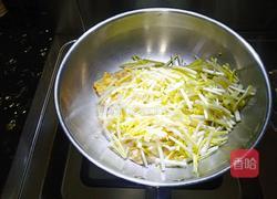 鲜美蛤蜊鸡蛋炒蒜黄的做法图解5