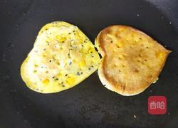 玉米鸡蛋爱心饼的做法图解6