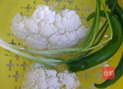 花椰菜炒木耳的做法图解1