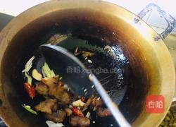 蒜苔胡萝卜炒腊肉的做法图解4