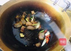 蒜苔胡萝卜炒腊肉的做法图解3