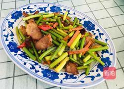 蒜苔胡萝卜炒腊肉的做法图解9