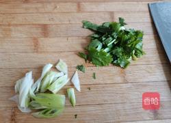 裙带菜虾皮鸡蛋馄饨的做法图解2