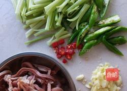 芹菜炒肚丝的做法图解1
