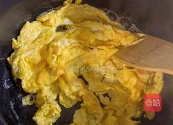 青椒滑蛋虾仁的做法图解2