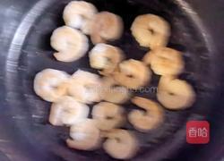 青椒滑蛋虾仁的做法图解4