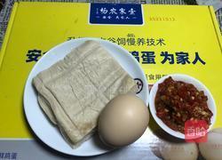 辣椒酱鸡蛋冻豆腐的做法图解1
