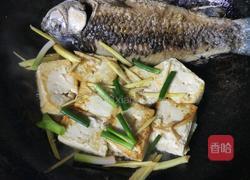 营养奶白鲫鱼豆腐汤的做法图解6