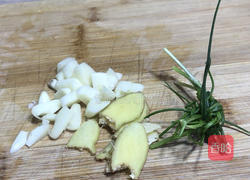 水果炖鸡爪的做法图解2