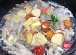 水果炖鸡爪的做法图解5