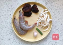 大虾菌菇汤的做法图解1