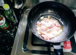 香菇鸡腿焖腐竹的做法图解3