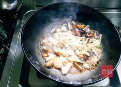 香菇鸡腿焖腐竹的做法图解7