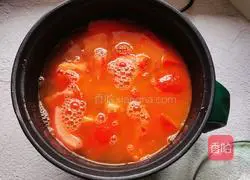 Illustration of how to make tomato, seafood and mushroom soup 5