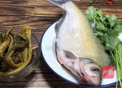酸菜炖武昌鱼的做法图解1