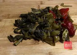 Illustration of how to stew Wuchang fish with pickled cabbage 3