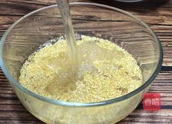 青菜虾皮小米粥的做法图解2