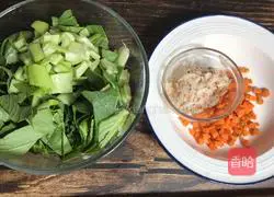 Illustration of how to make green vegetable, shrimp skin and millet porridge 5