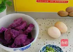 Illustration of how to make purple potato and egg pancakes 1