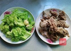 猪肉骨苦瓜汤的做法图解2