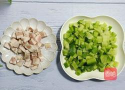 五花肉烀萝卜丁的做法图解2