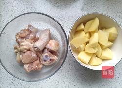 土豆炖鸡块的做法图解3