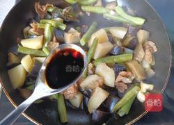 土豆茄子燉豆角的做法圖解7