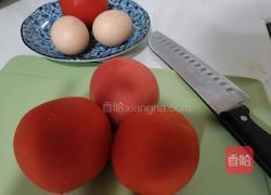 西红柿炒鸡蛋的做法图解1