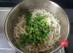 Illustration of how to make Mushroom Hibiscus Egg Soup 11