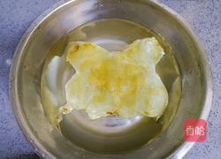 鱼胶炖奶的做法图解2