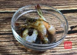 青菜虾仁汤面的做法图解2