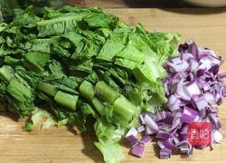 莴笋叶虾皮汤饭的做法图解2