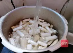 Pork bone and asparagus soup recipe illustration 6