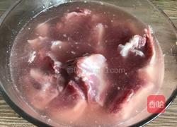 山药玉米脊骨汤的做法图解1