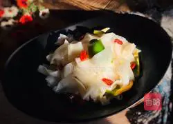 Illustration of how to make wolfberry bell pepper mixed with radish 10