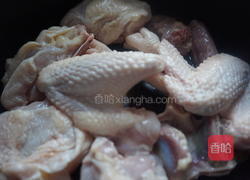 冬天补身必喝这碗汤——黄芪红枣炖鸡汤的做法图解3