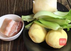 菜梗萝卜炖土豆的做法图解1