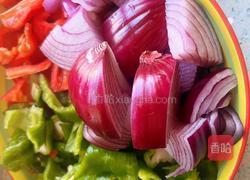 大盘鸡焖花卷的做法图解2