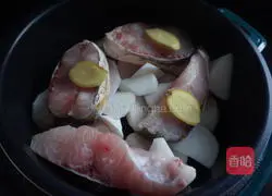 Illustration of how to make radish stewed herring 5