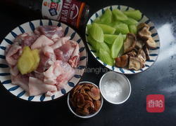 莴笋香菇蹄髈汤的做法图解1