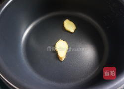 莴笋香菇蹄髈汤的做法图解2