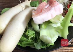 小白菜炖萝卜的做法图解1