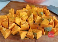 焖银板栗南瓜的做法图解3