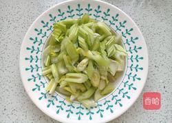 芹菜炒胡萝卜的做法图解4