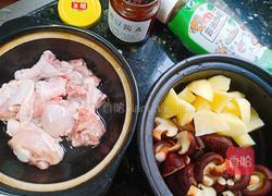 酱香鸡腿香菇焖土豆的做法图解1