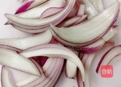 孜然洋葱炒猪里脊的做法图解2