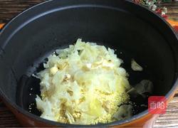 枸杞银耳粥的做法图解2