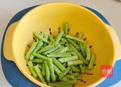 豆角焖面的做法图解1