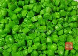 Illustration of making braised noodles with potatoes and cowpeas 2