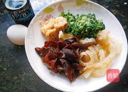 雪菜皮肚鸡蛋汤的做法图解1